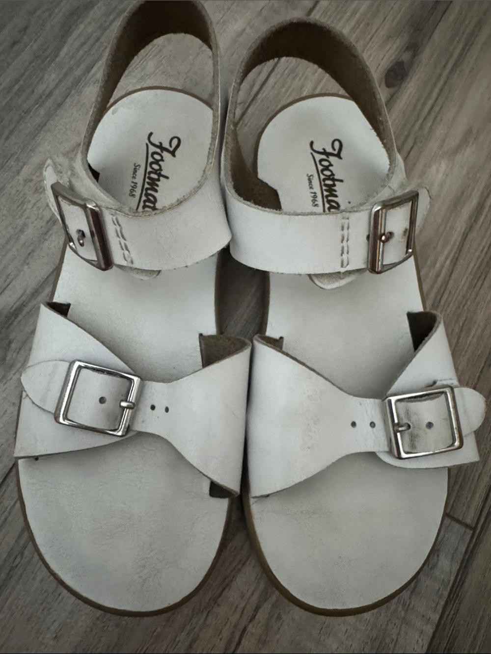 FootMates White Buckle Leather Sandals 12 Velcro